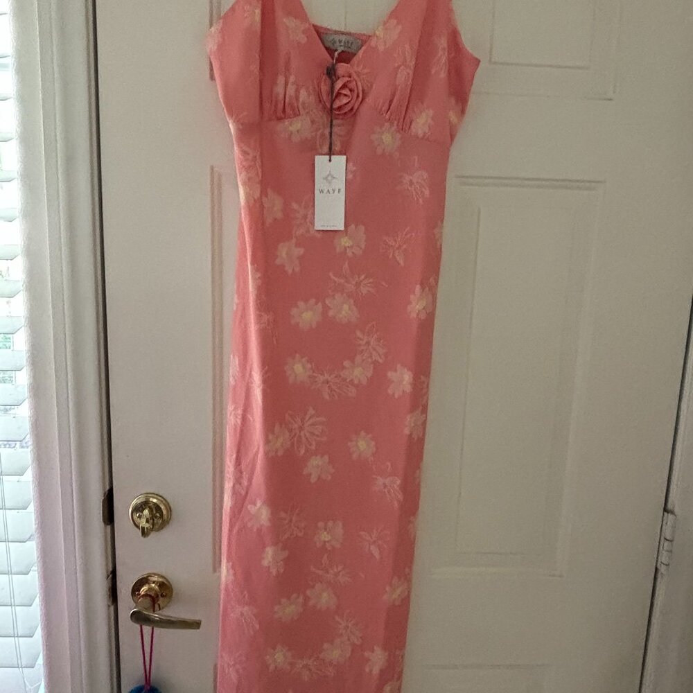 Women's Wayf peach silky spaghetti strap dress size L but runs small.‎  NWT #55